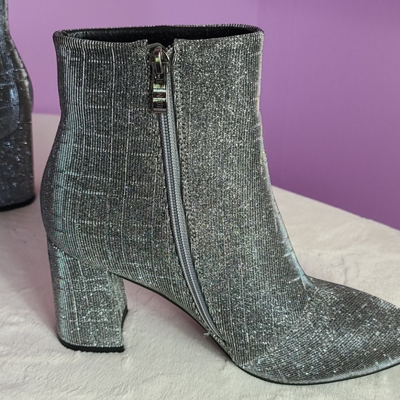 NWOT Gorgeous - Picture 3 of 7